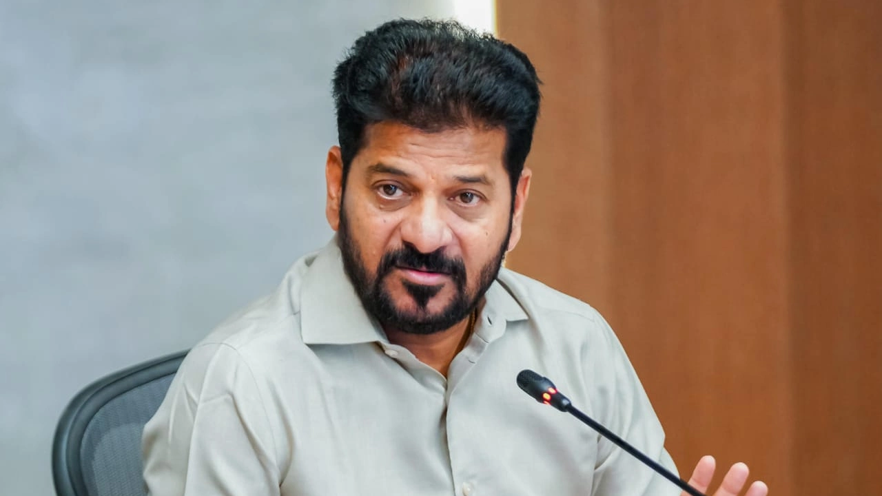 బండి భగీరథ్ పోక్సో కేసు: ఎవరు తప్పు చేసినా వదలను అని నిరూపించిన సీఎం రేవంత్ రెడ్డి
