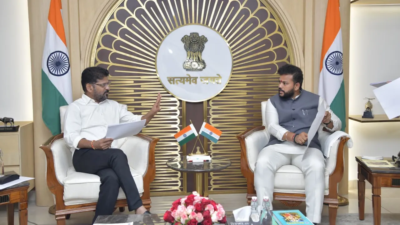 సీఎం రేవంత్ రెడ్డి ఢిల్లీలో కీలక భేటీ.. వరంగల్, ఆదిలాబాద్ అంతర్జాతీయ విమానాశ్రయాలకు కేంద్రం సానుకూల స్పందన
