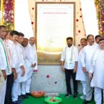 కరీంనగర్‌లో ఐడీఓసీ భవనాన్ని ప్రారంభించిన సీఎం రేవంత్ రెడ్డి.. 4 కోట్ల మంది ప్రజలకు 10.5 లక్షల మంది ఉద్యోగులు సేవలందిస్తున్నారని వెల్లడి